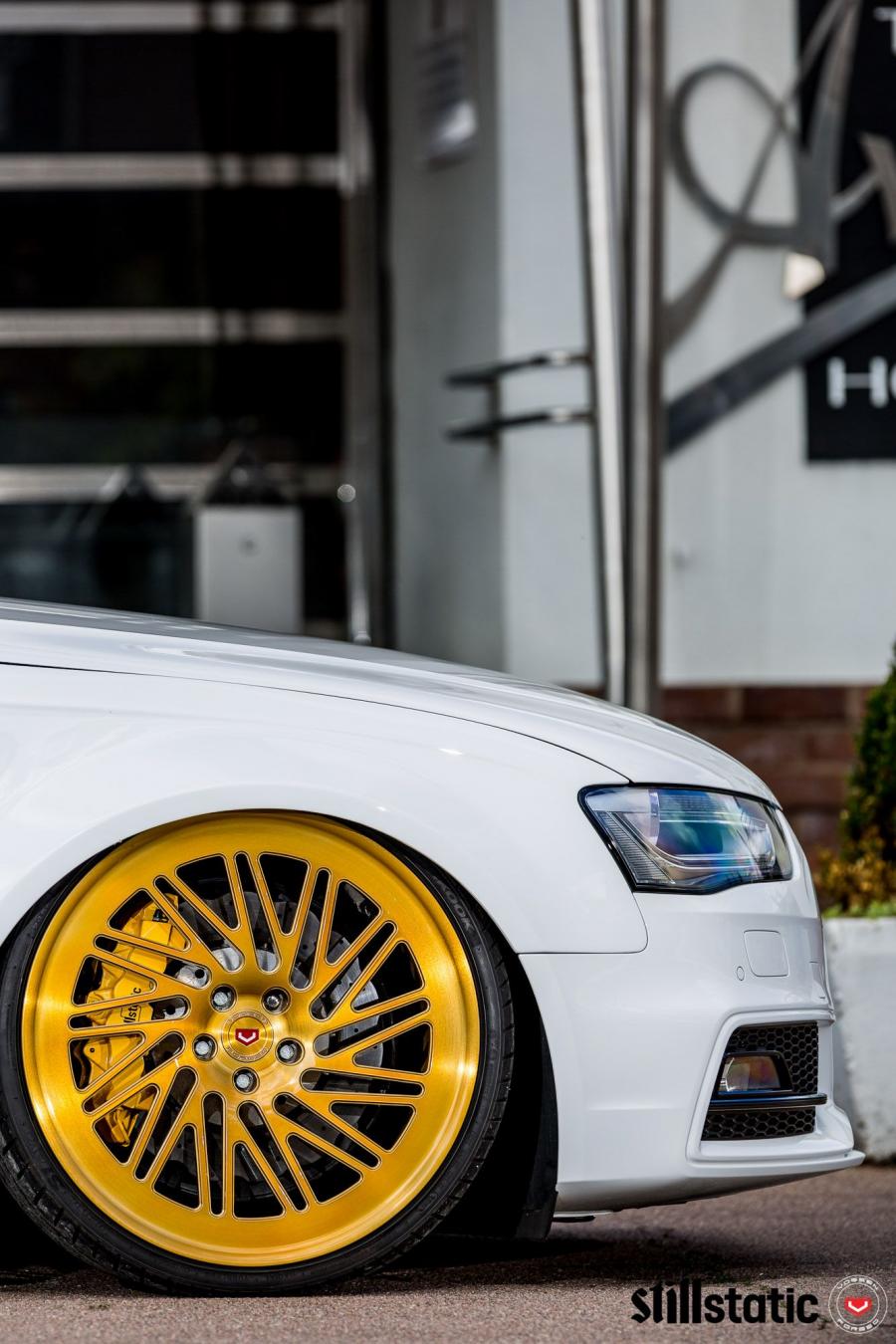 Колеса Audi A4 Sedan on Vossen Wheels (LC-105T) 2016 года  (фото 5 из 45)